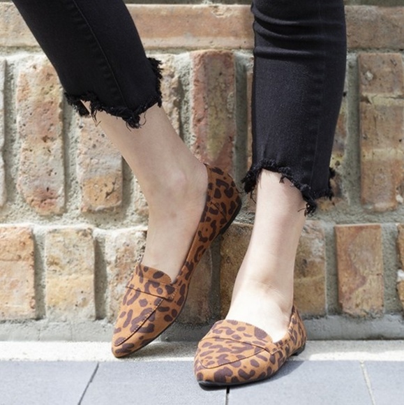Sale!!! Pointy Leopard Flats 5.5 - Picture 2 of 5